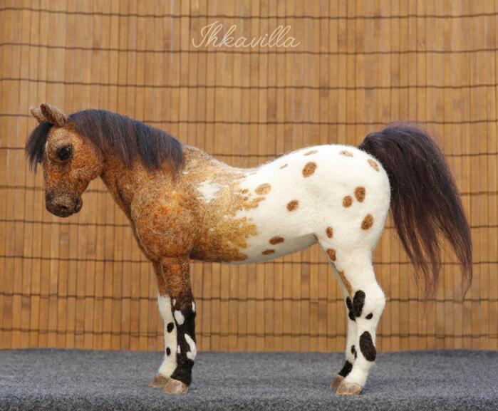 Huovutettu Appaloosa hevonen, koko: 19 cm / Felted Appaloosa horse, size: 19 cm.