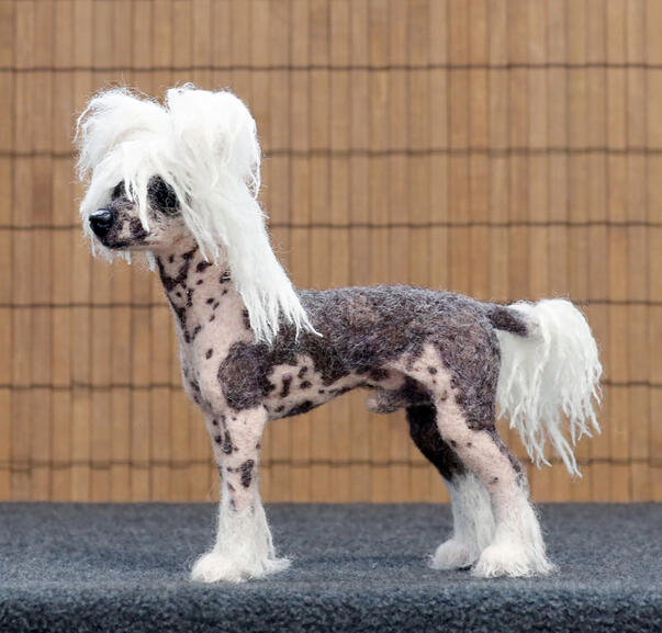 Huovutettu Kiinanharjakoira "Jasu", koko: 13 cm / Felted Chinese Crested Dog "Jasu", size: 13 cm.