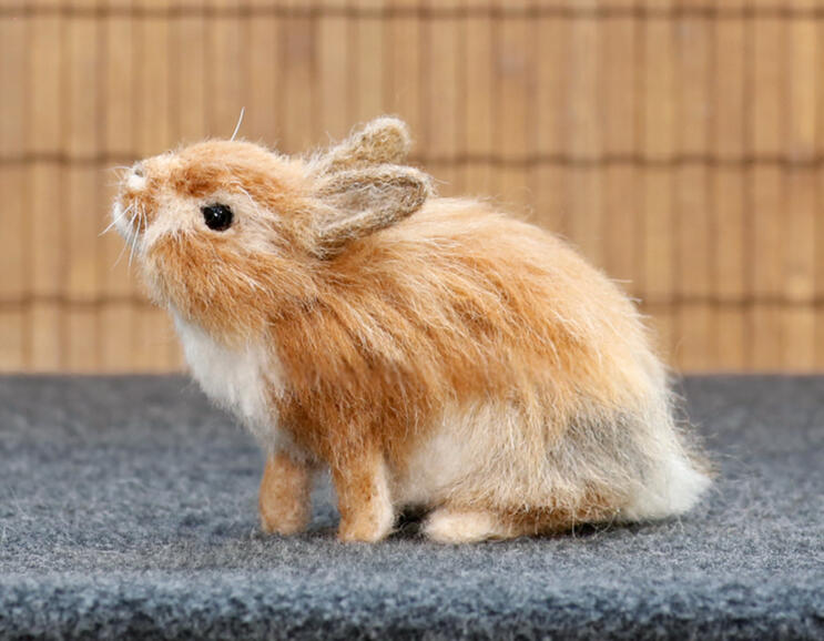 Huovutettu kani "Valtsu", koko: 8 cm / Felted pet rabbit "Valtsu", size: 8 cm.