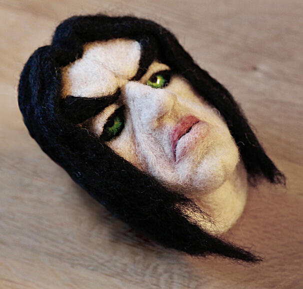 Huovutettu magneetti, koko: 10 cm / Felted magnet, size: 10 cm.