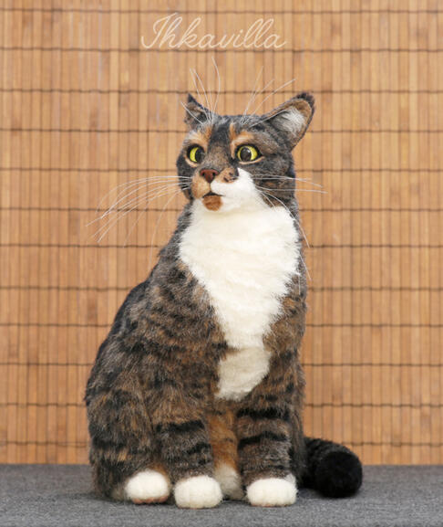 Huovutettu Rasmus kissa, koko: 24 cm / Felted cat Rasmus, size: 24 cm.